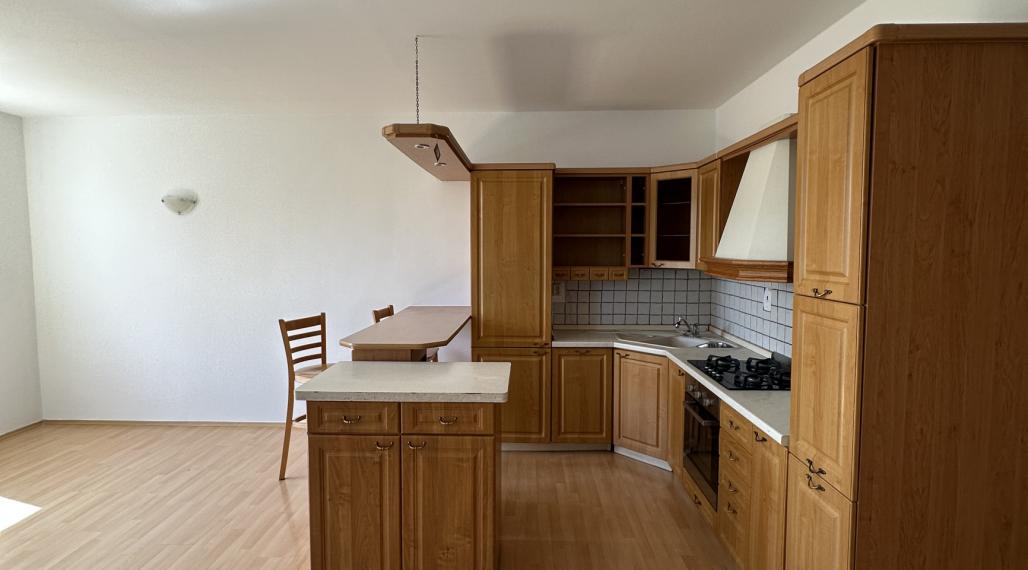 NOVÁ CENA! Štýlový 3-izbový mezonet 85 m² v centre Stupavy – s parkovaním a terasou