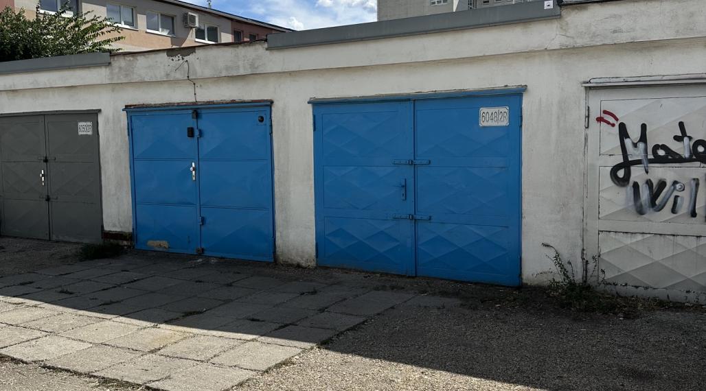 Murovaná garáž v osobnom vlastníctve na Polárnej ul., Ružinov - predaj