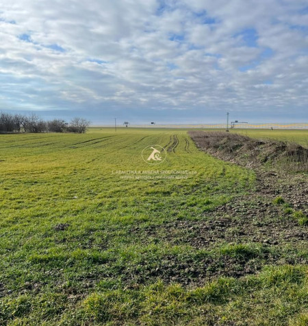 Predaj stavebného pozemku o výmere 960 m2 v Jarovciach - Mandľová ul.