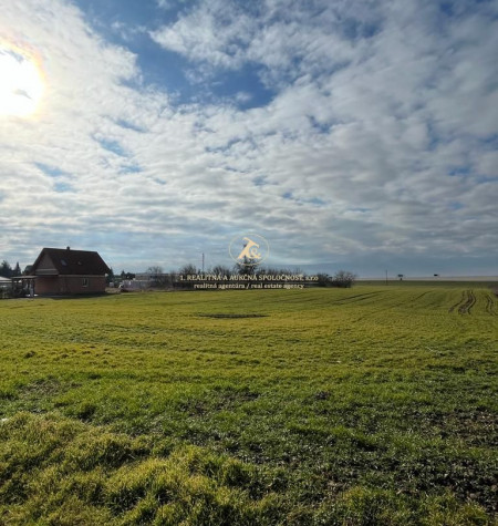 Predaj stavebného pozemku o výmere 560 m2 v Jarovciach - Mandľová ul.