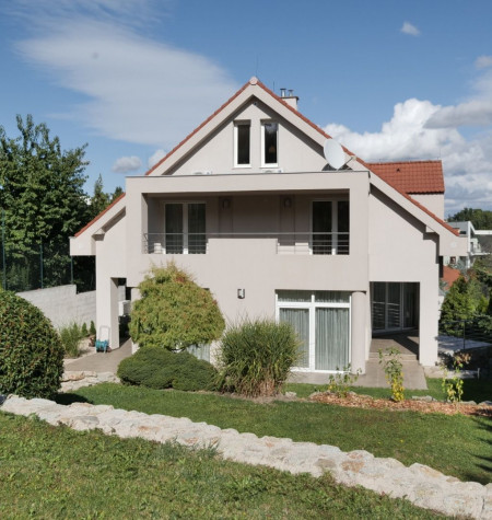 Large family house with an indoor swimming pool for sale - Bratislava - Koliba