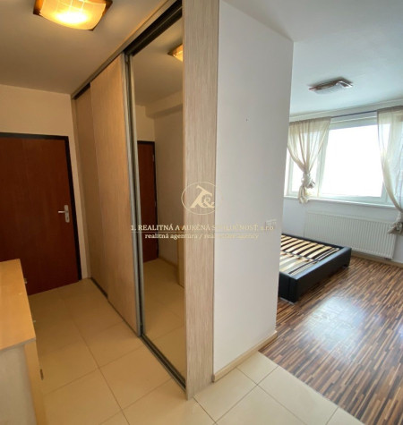 PRENÁJOM VEĽMI PEKNÉHO KOMPLET ZARIADENÉHO 1-IZB. BYTU V ZELENOM PROSTREDÍ,HAANOVA UL, PETRŽALKA