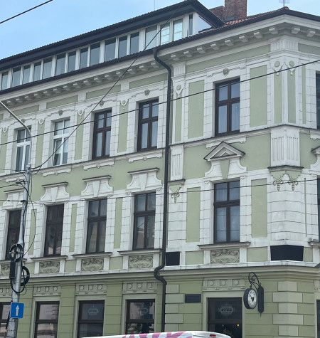 Predaj zaujímavého  5.izb. bytu  na Štefanovičovej ulici v centre s krbom a s terasou