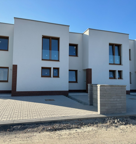 1690,-€ za m2 SKOLAUDOVANÉHO RD  o výmere 142 m2 v obci Nová Dedinka - 