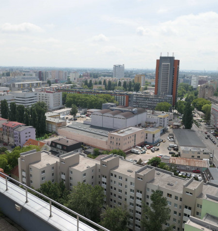 Mimoriadny 4i byt o  celkovej výmere 172 m2 (terasy 20m2 + 30m2) a 2 x garáž v suteréne bytového domu a úchvatný výhľad z 21. posch na celú Bratislavu