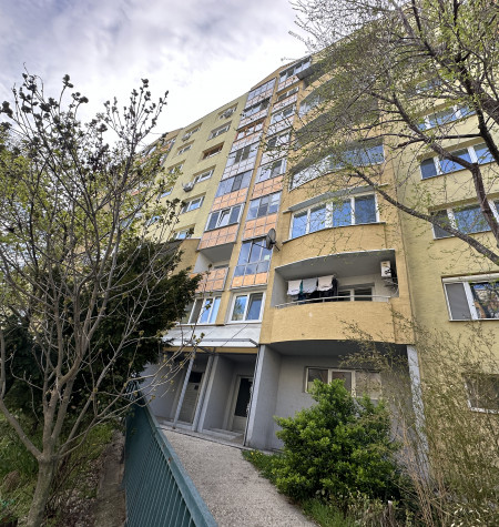 Predaj-3 izbový byt na posch. 4/7 o výmere 69,96 m2, v pôvodnom stave na Dlhých dieloch/ul. J. Stanislava  v BA IV