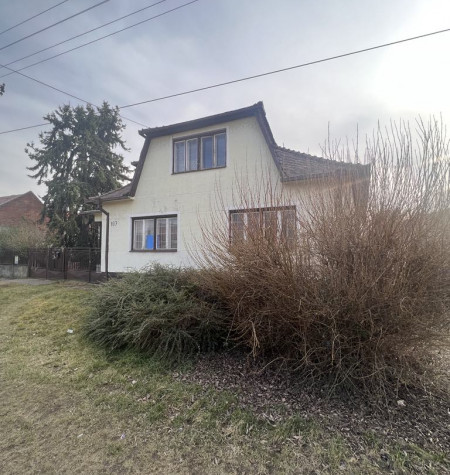 Na predaj veľkorysý pozemok, 5 izbový rodinný dom a hospodárska časť