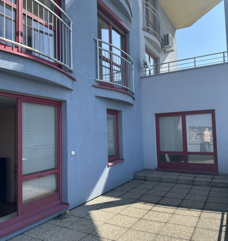 Mimoriadna investičná príležitosť! znížená cena!  4i byt o  celkovej výmere 172 m2 (terasy 20m2 + 30m2) a panoramatický výhľad z 21. poschodia na celú Bratislavu