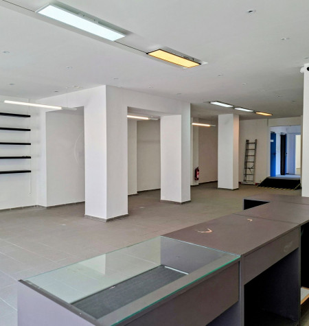 CENTRUM MESTA - VYSOKÁ UL., - KOMERČNÝ PRIESTOR O VÝMERE 187 M2 S VÝKLADMI DO ULICE