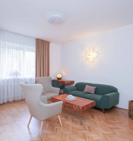 Exkluzívny predaj - Elegantný 3-izbový byt v Starom Meste s potenciálom na kľudné bývanie, Airbnb či kanceláriu