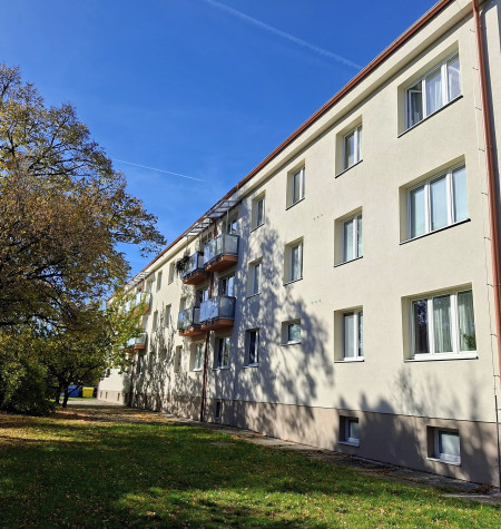 PRÍJEMNÝ 2-IZB.BYT V MESTSKEJ ČASTI TRNÁVKA, TEHLA, NEPRECHODNÉ IZBY