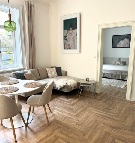 Štýlový, kompletne zrekonštruovaný 3-izbový byt na prenájom v centre Bratislavy – Námestie 1. mája