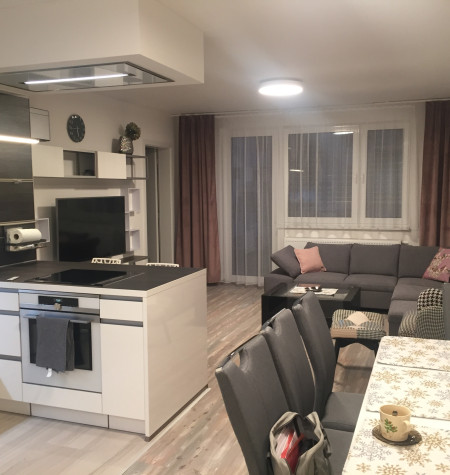 Prenájom štýlového 4-izbového bytu v projekte STEIN s dvomi kúpeľňami a parkovaním