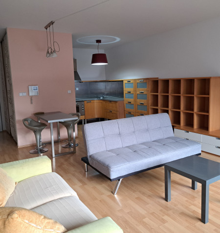 PRÍJEMNÝ TICHÝ 2-IZB.BYT V NOVOSTAVBE NA TOMAŠIKOVEJ UL., ZARIADENÝ, LOGGIA