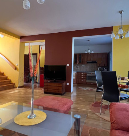 PRENÁJOM NÁDHERNÉHO 4,5-IZB. 2-PODLAŽNÉHO RODINNÉHO DOMU S GARÁŽOU A ZÁHRADOU V TICHOM PROSTREDÍ (CHORVÁTSKY GROB)