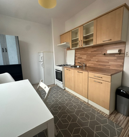 Prenájom: 1 izbový byt na 5. posch. v  tichej lokalite na  Studenohorskej ul. v Lamači