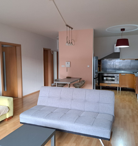 PRÍJEMNÝ TICHÝ 2-IZB.BYT V NOVOSTAVBE NA TOMAŠIKOVEJ UL., VELKÁ  LOGGIA, CENA VRÁTANE ENERGIÍ