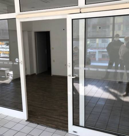 Priestor 36,6 m2 - dve miestnosti - na poschodí v AFK !