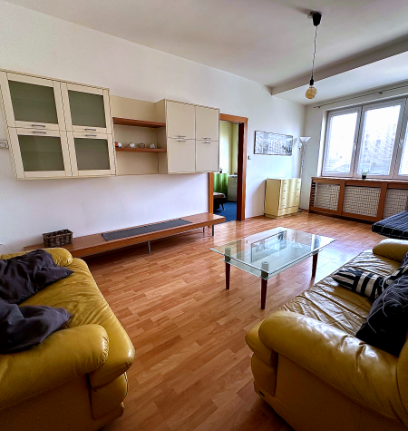 Nadčasový 2-izbový byt po rekonštrukcii v Starom Meste – Obchodná ul.