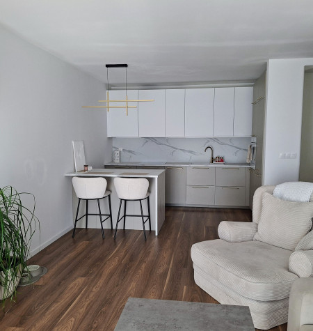 NOVOSTAVBA S PARKOVANÍM - PRÍJEMNÝ 2-IZB.BYT S BALKÓNOM, VKUSNE ZARIADENÝ, UL. Pri vápenickom potoku