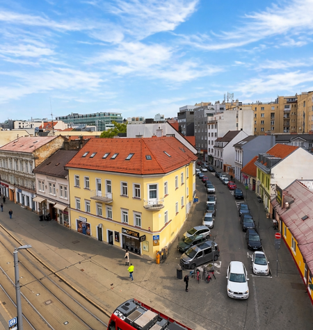 Nadčasový 2-izbový byt po rekonštrukcii v Starom Meste – Obchodná ul.