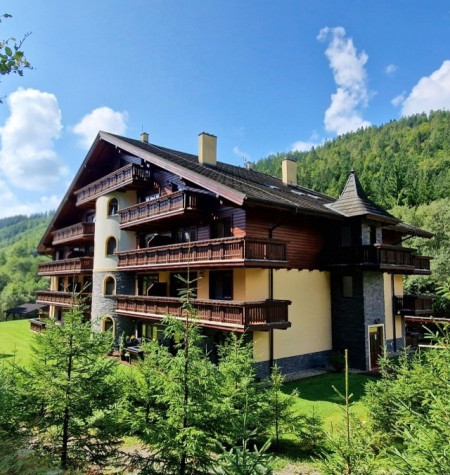 3-izbový apartmán s krbom, terasou a garážovým státím – Tále, Nízke Tatry