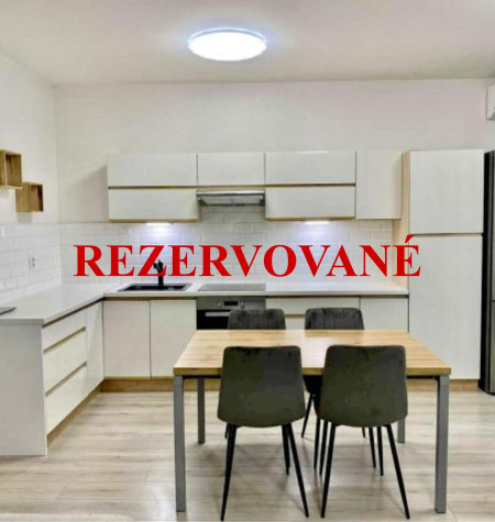 Príjemný rodinný dom v Malých Levároch na PREDAJ