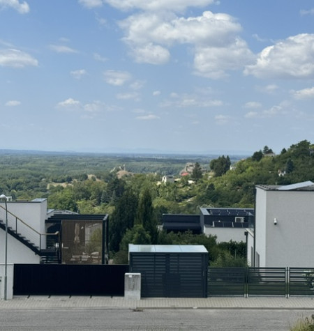 Exkluzívny pozemok s výhľadom na hrad Devín