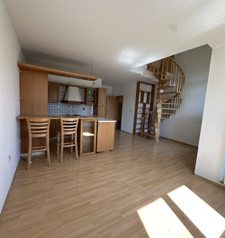 NOVÁ CENA! 215 000,- eur za štýlový 3-izbový mezonet 85 m² v centre Stupavy – s parkovaním a terasou