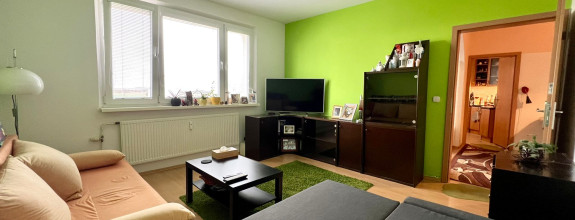 PREDAJ ATRAKTÍVNEHO 3-IZB. BYTU S LOGGIOU V PROSTREDÍ PLNOM ZELENE V BLÍZKOSTI JAZERA DRAŽDIAK(PETRŽALKA-ZNIEVSKA UL)