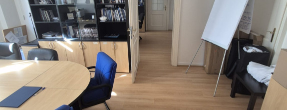 Dve prepojené kancelárie na pešej zóne