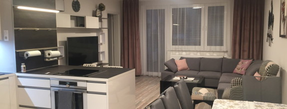 Prenájom štýlového 4-izbového bytu v projekte STEIN s dvomi kúpeľňami a parkovaním