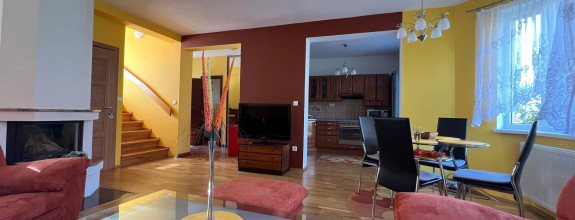 PREDAJ NÁDHERNÉHO 4,5-IZB. 2-PODLAŽNÉHO RODINNÉHO DOMU S GARÁŽOU A ZÁHRADOU V TICHOM PROSTREDÍ (CHORVÁTSKY GROB)