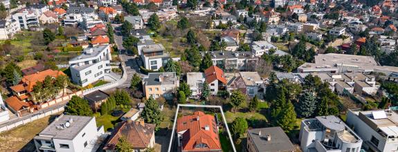 Ponúkame  na predaj výnimočnú vilu na prestížnej adrese Bratislavy o výmere 821 m² a úžitkovou plochou 750 m²