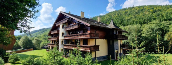 3-izbový apartmán s krbom, terasou a garážovým státím – Tále, Nízke Tatry